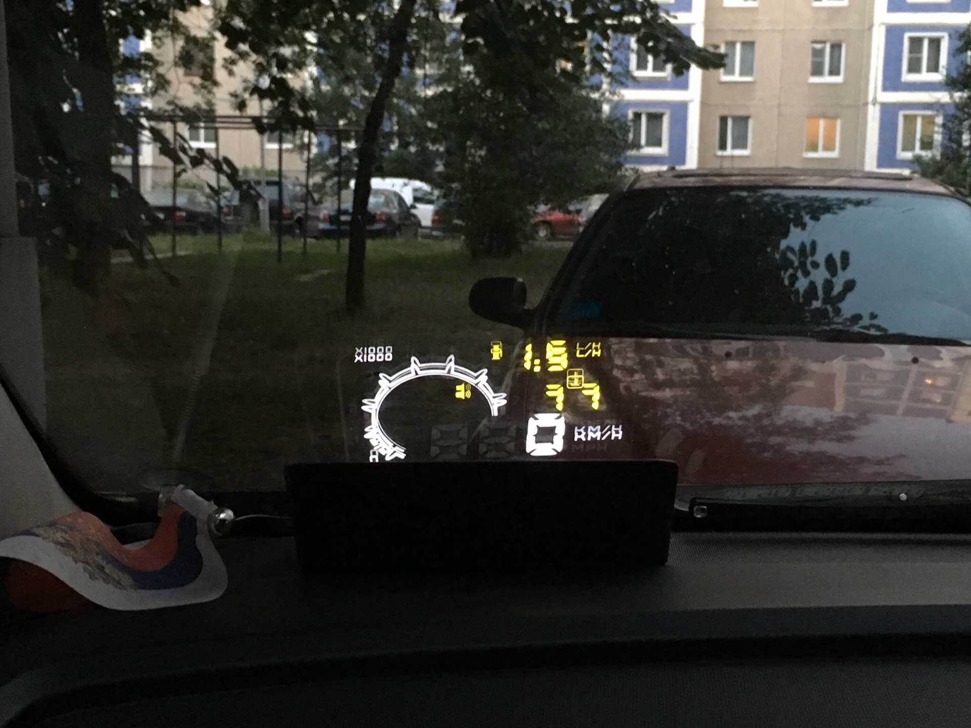 Особенности навигаторов на лобовое стекло автомобиля