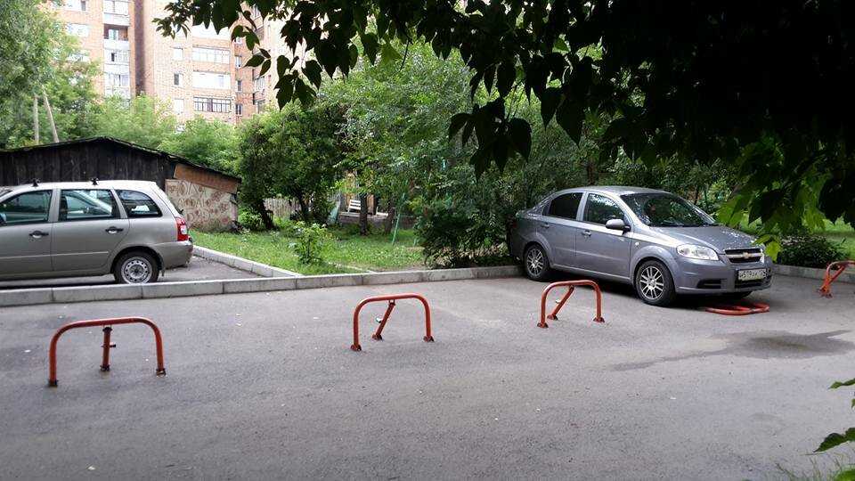 Как правильно организовать парковку во дворе многоквартирного дома?