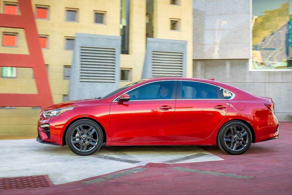 Американский автомобиль kia forte обновлен вслед за седаном cerato