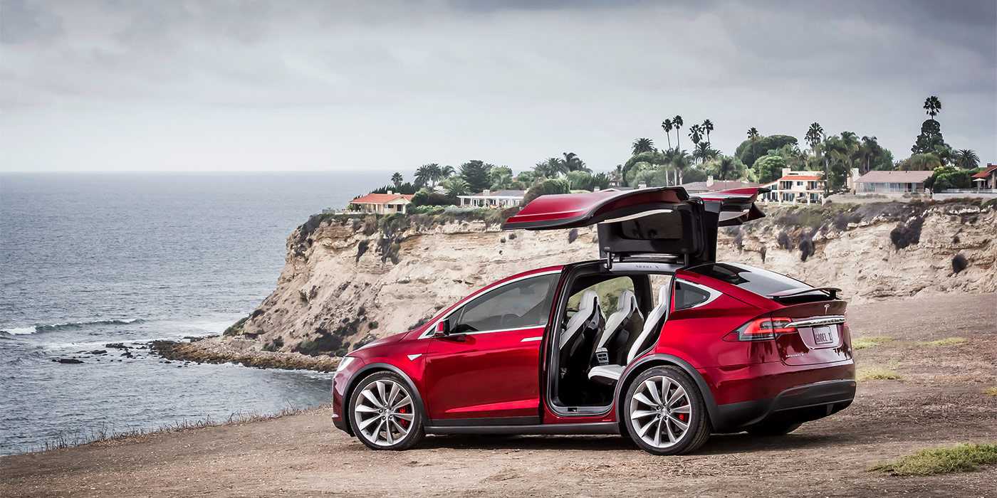 Tesla model x – гостья из будущего
