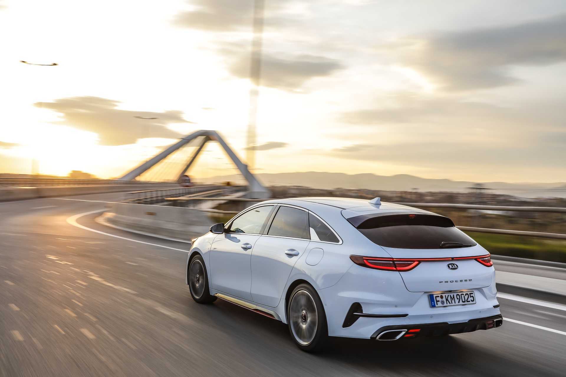 Kia - полный каталог моделей, характеристики, отзывы на все автомобили kia (киа)