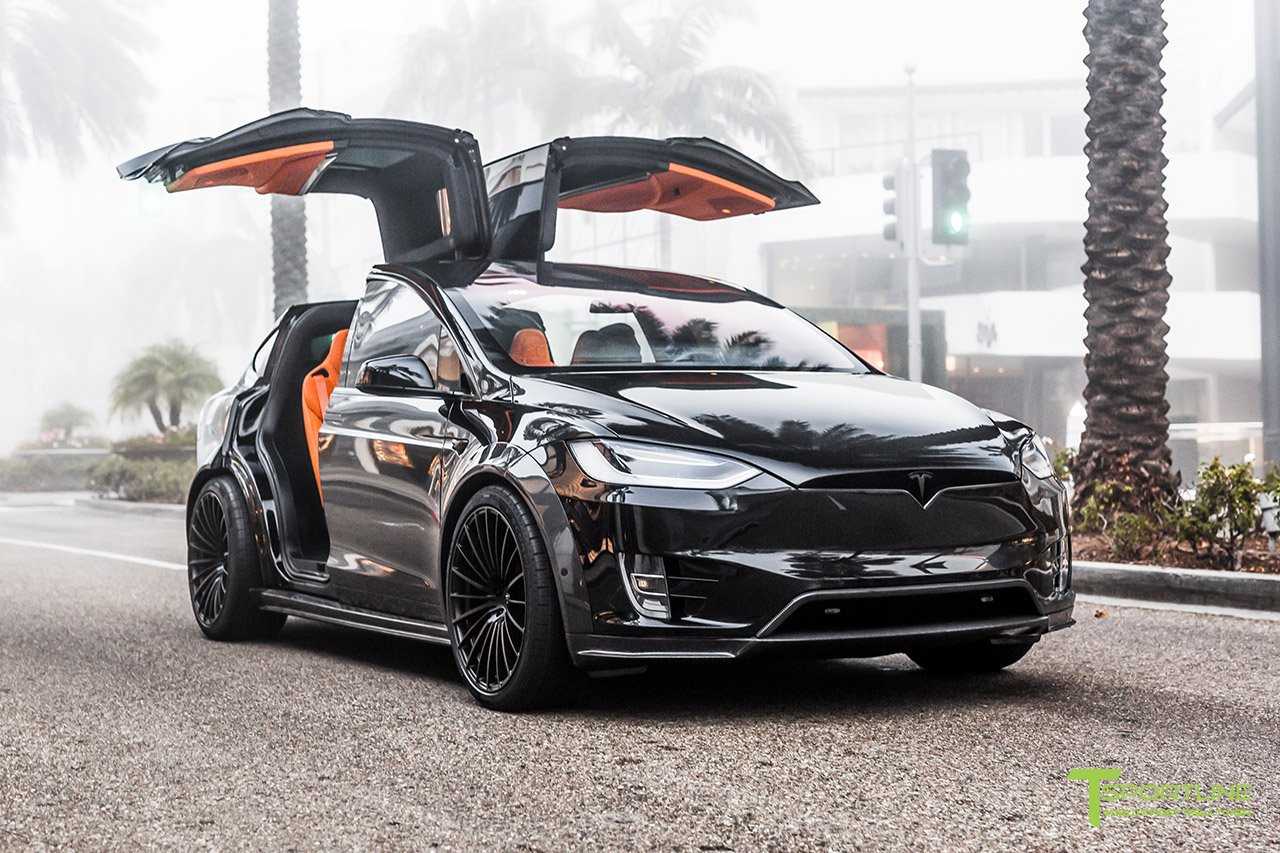 Tesla model x – гостья из будущего
