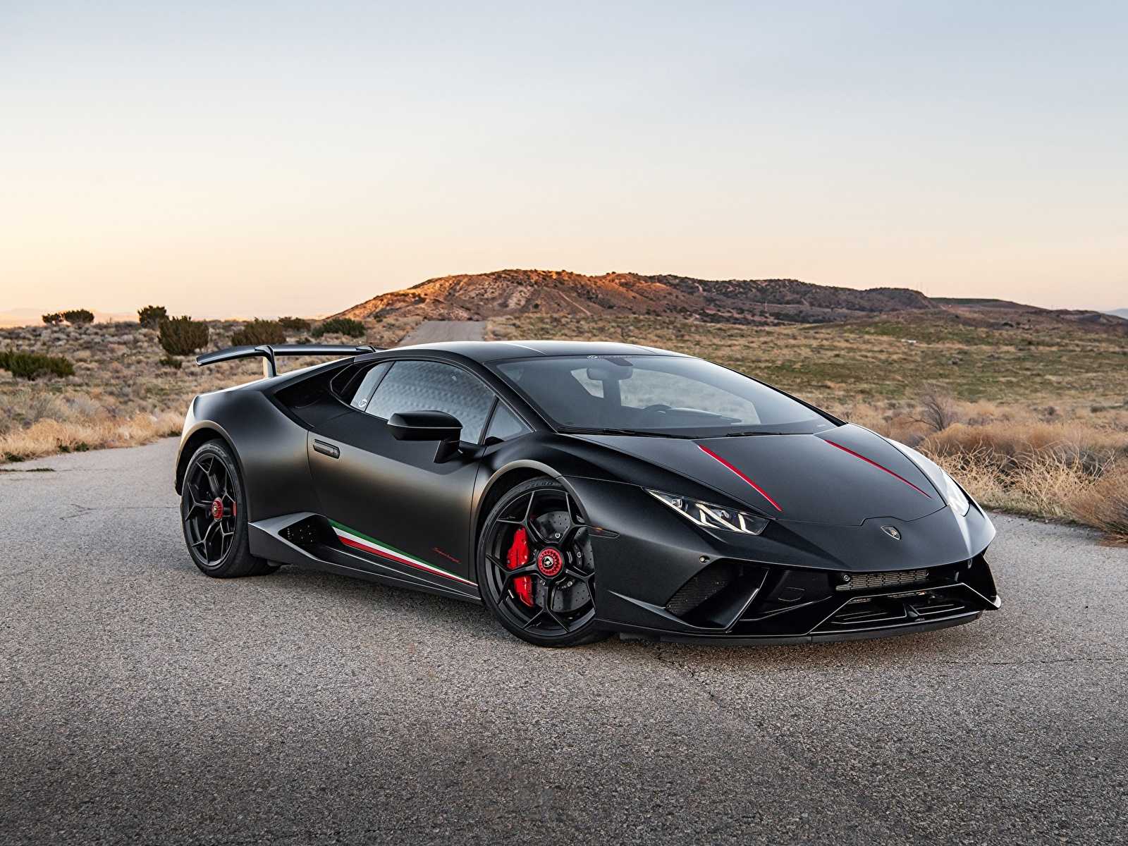 Lamborghini huracan: обзор модели, которая помогла бренду выжить