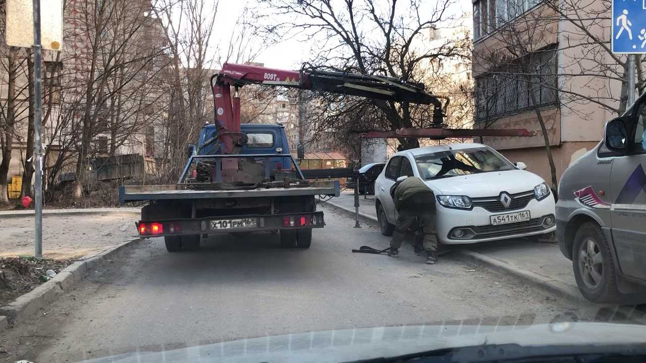 Эвакуация автомобиля при владельце в 2023 году