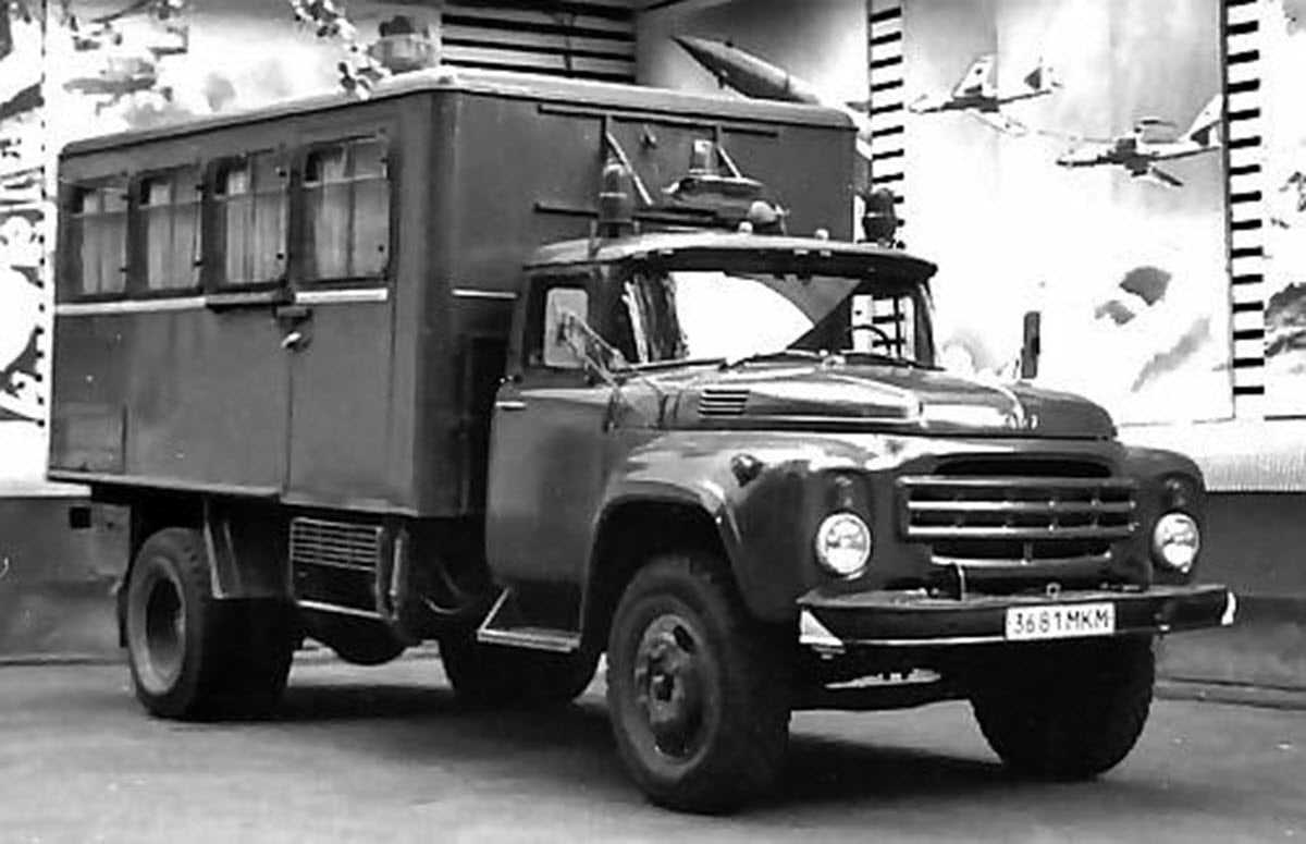 Бортовой грузовик зил-433180