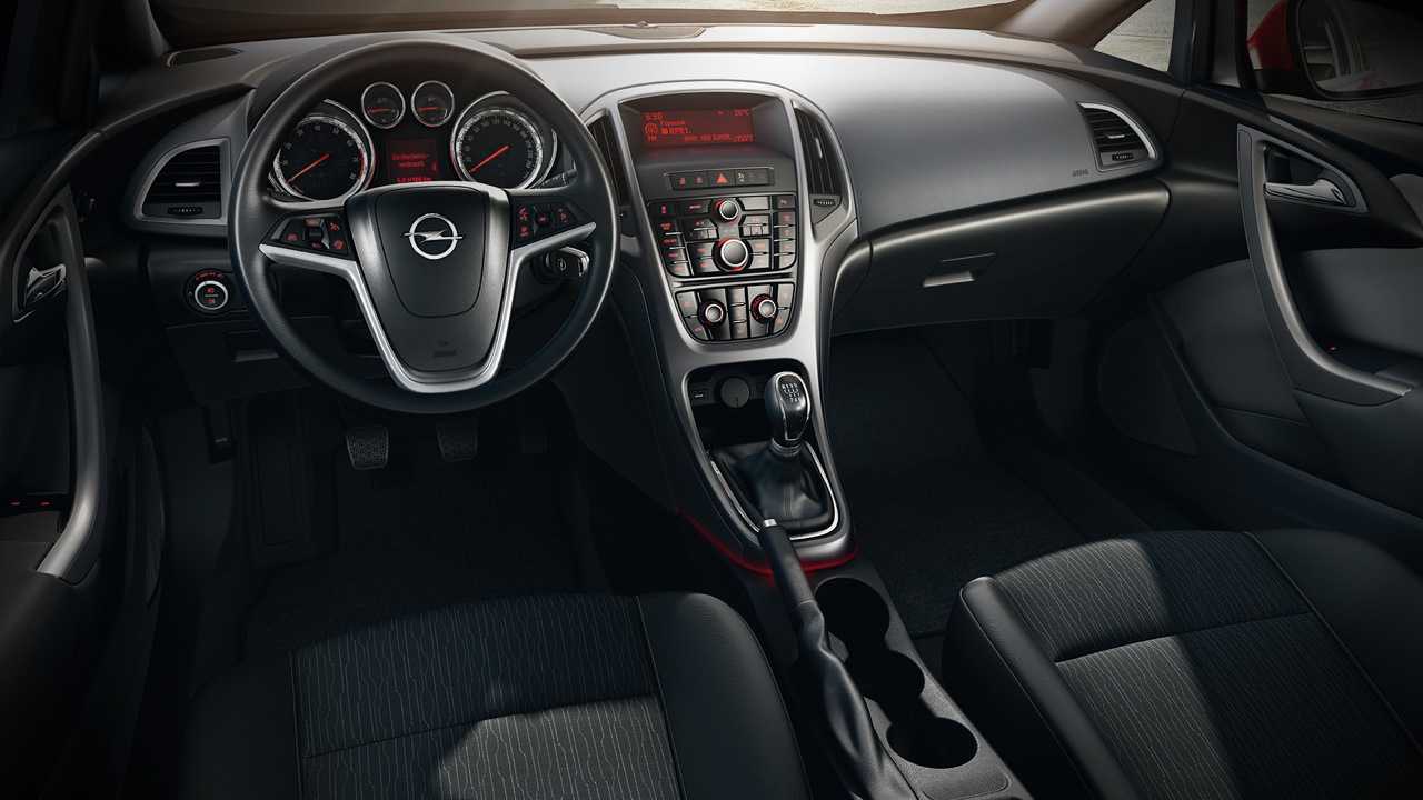 Opel astra j sedan 2012