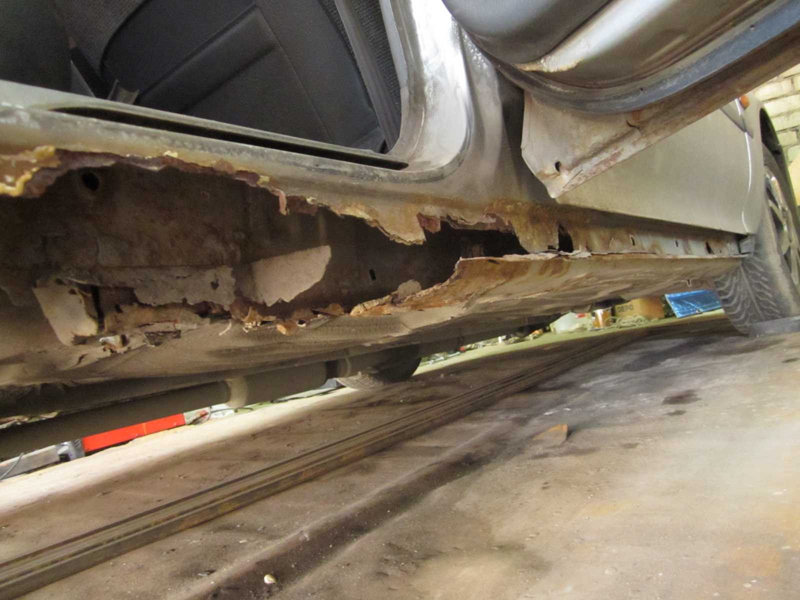 Чем опасны гнилые пороги автомобиля