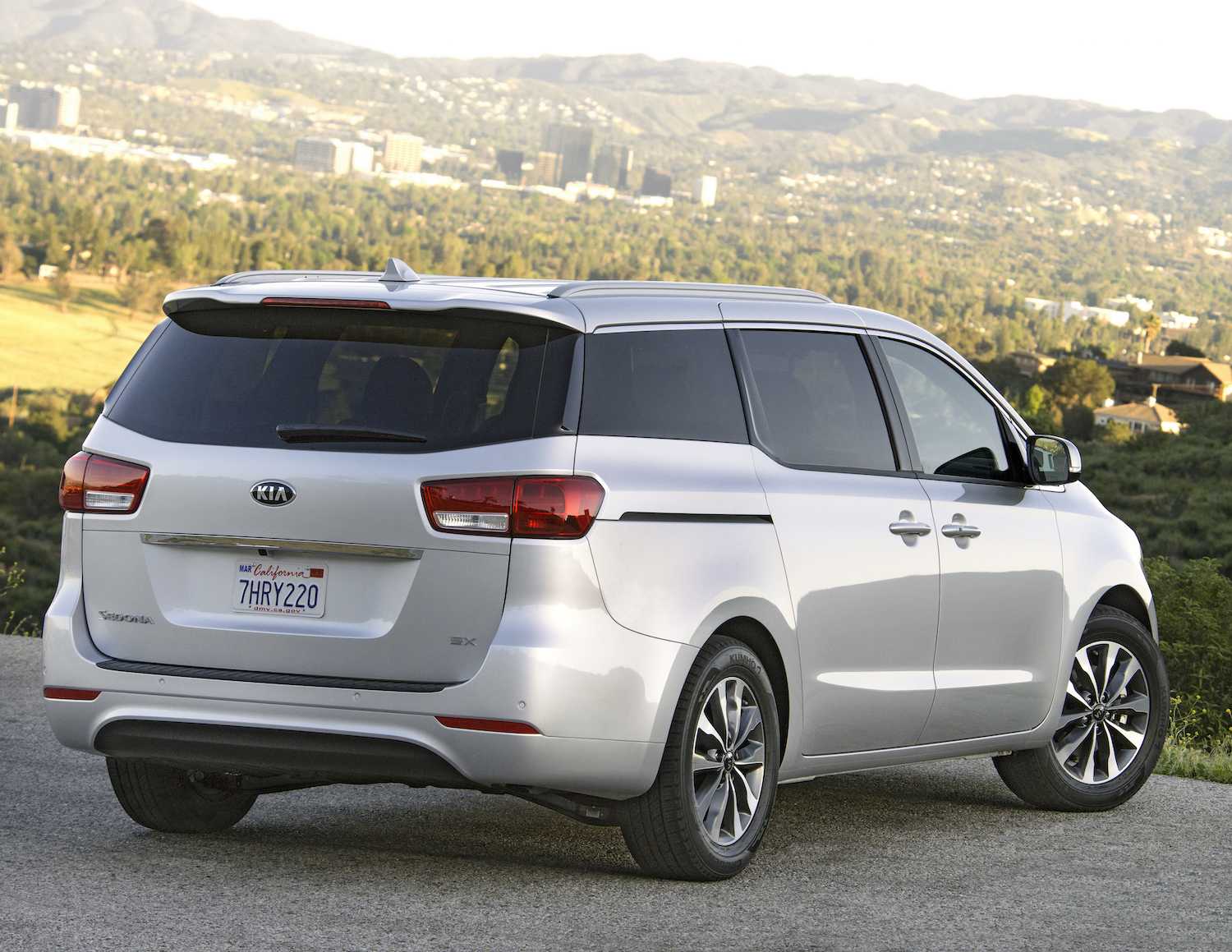 2021 kia sedona review, pricing, and specs