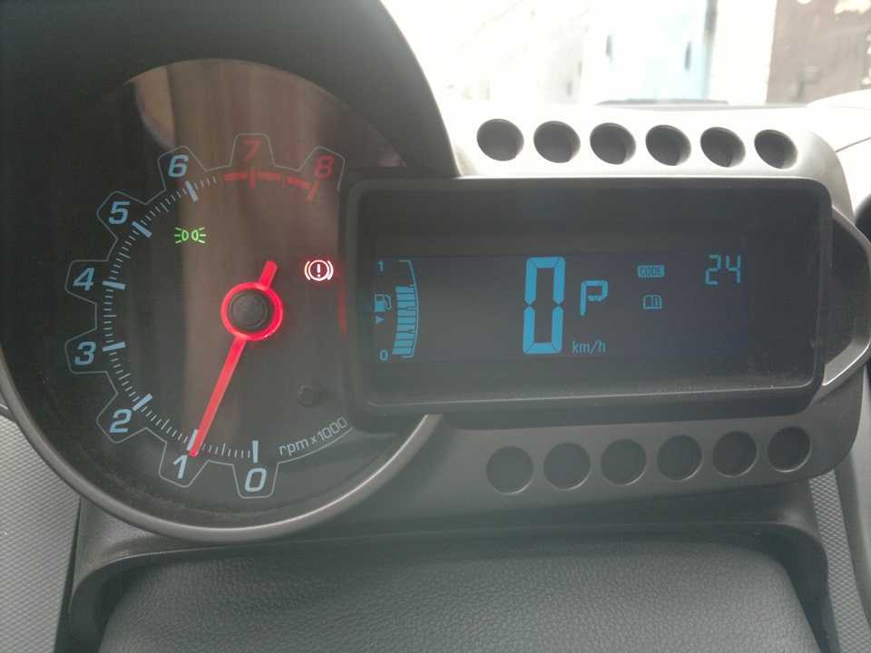 Троит двигатель загорелся чек на шевроле авео