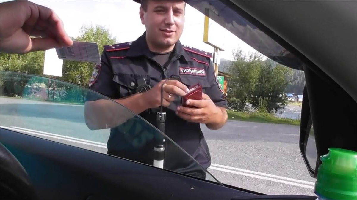 Может ли инспектор дпс остановить машину для проверки в неположенном месте
