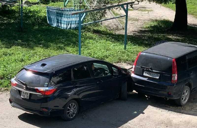 Ударили машину во дворе – что делать? полная инструкция