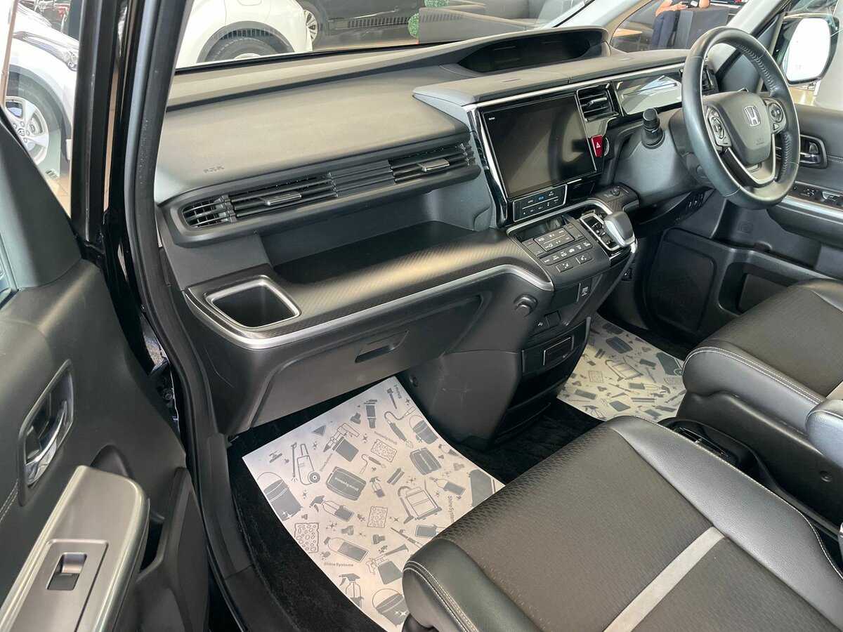 Honda stepwgn spada hybrid 2.0: фото, характеристики, комплектации