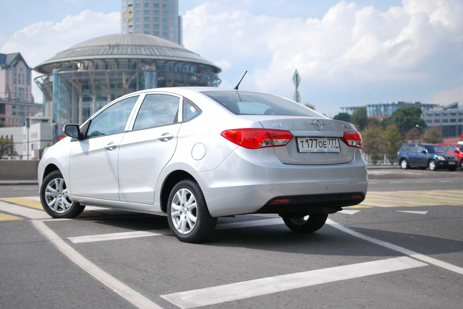 Китайский среднеразмерный седан haima м3 2014