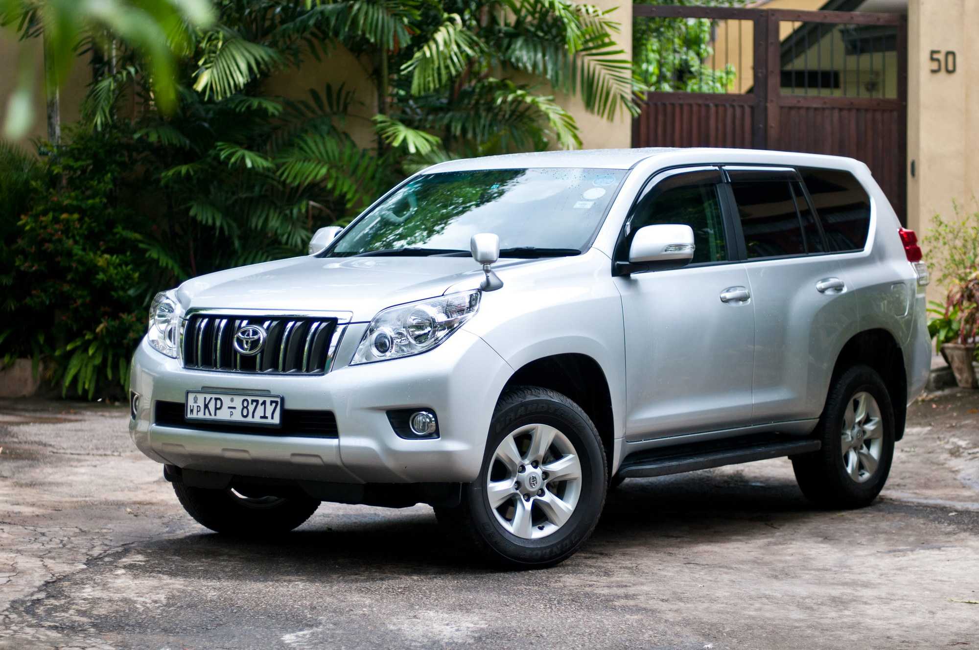 Стоит ли покупать toyota land cruiser prado на вторичке: все плюсы и минусы