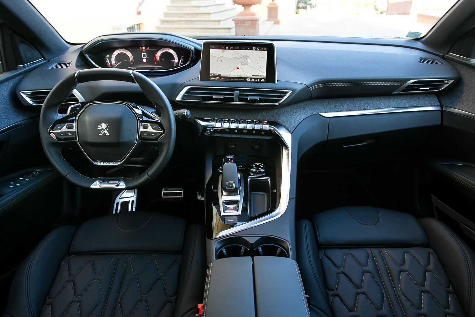 Почему новый peugeot 3008 2022 стоит выбрать вместо volkswagen tiguan и mazda cx-5? полный обзор