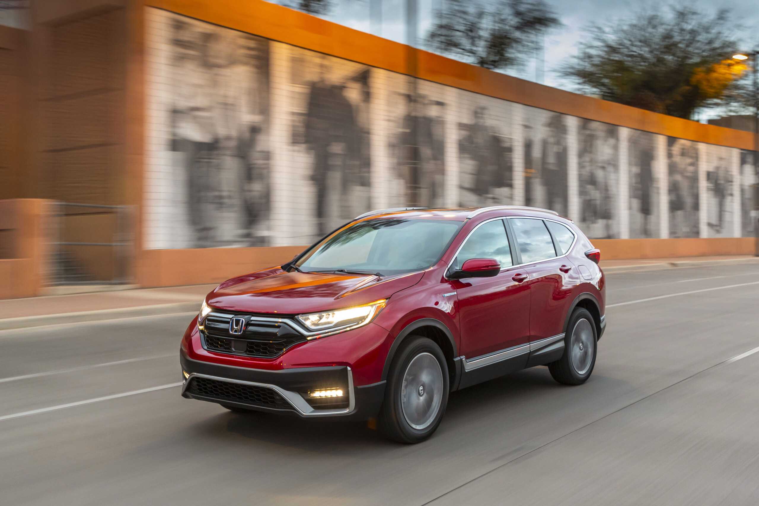 Honda cr-v: поколения, кузова по годам, история модели и года выпуска, рестайлинг, характеристики, габариты, фото - carsweek