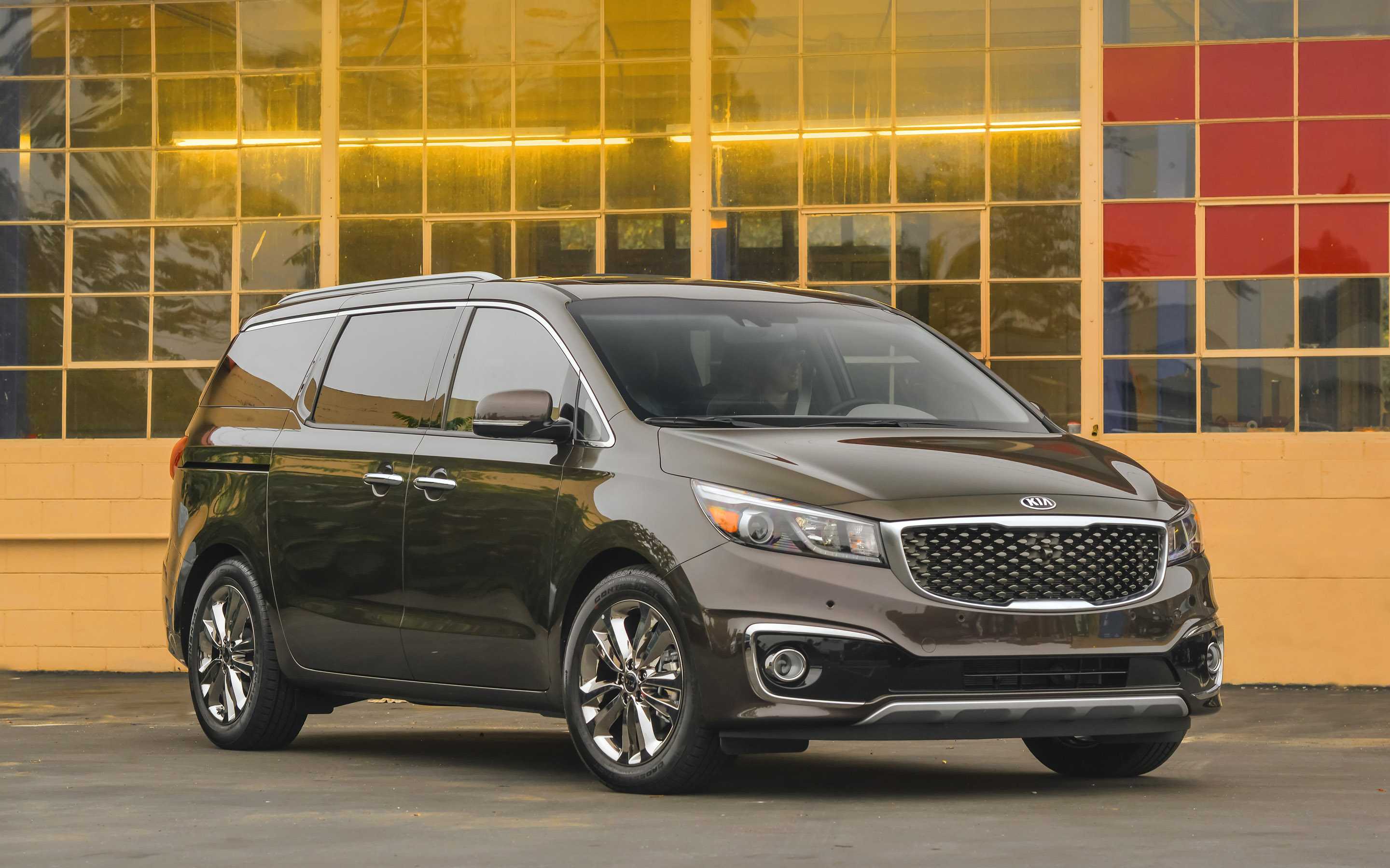 В нью-йорке дебютировал новый kia carnival