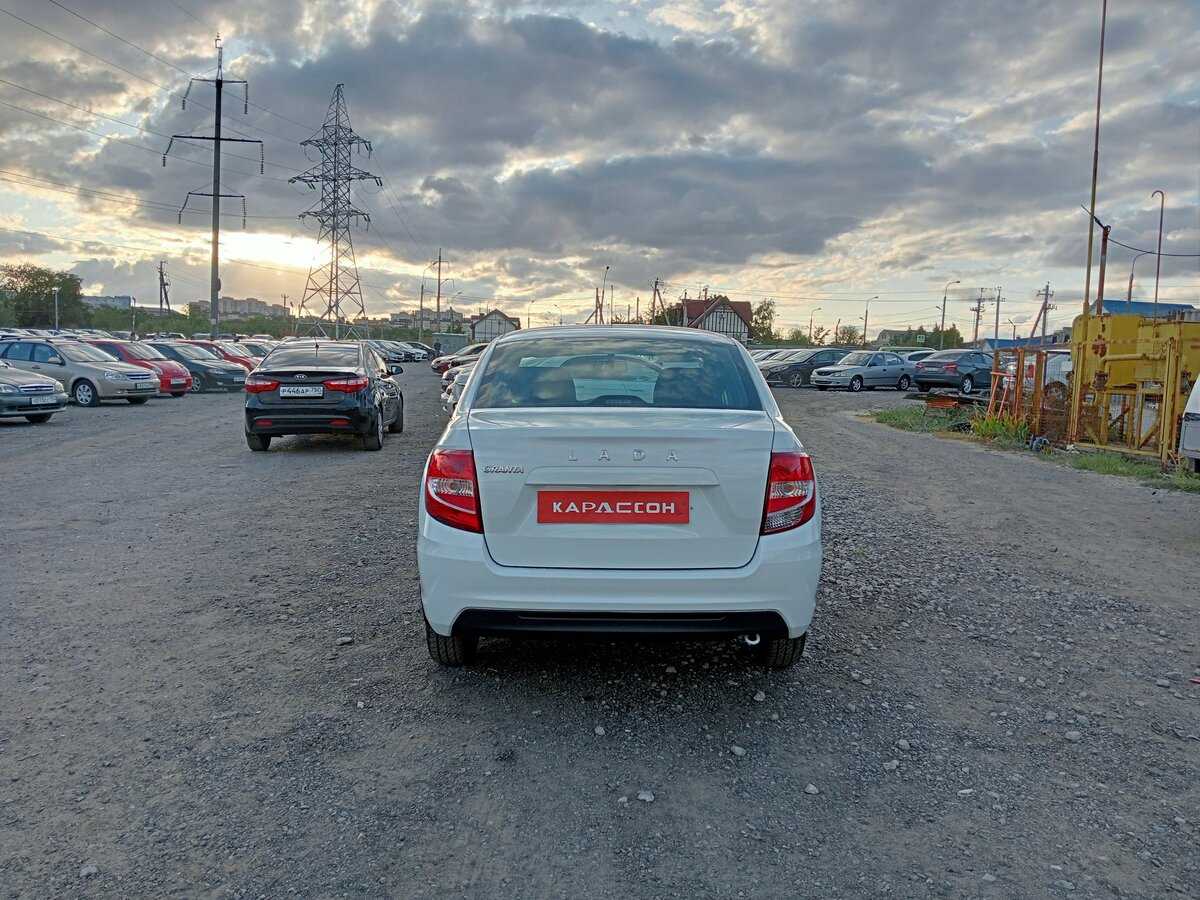 Сравнение lada granta (2011-2018) 1.6 (98 л.с.) лифтбек и volkswagen polo (2009-2014) 1.4