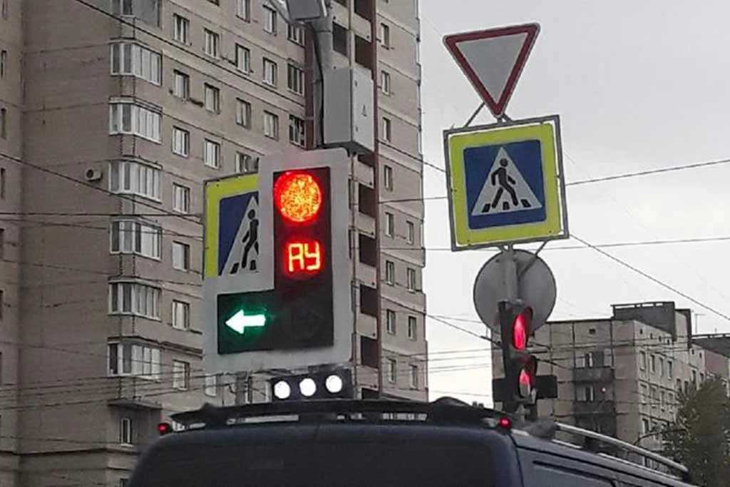 Что значит "ау" на светофоре: можно ехать или нет