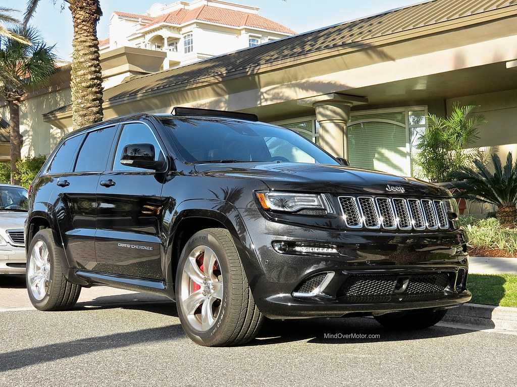 Jeep grand cherokee: поколения, кузова по годам, история модели и года выпуска, рестайлинг, характеристики, габариты, фото - carsweek