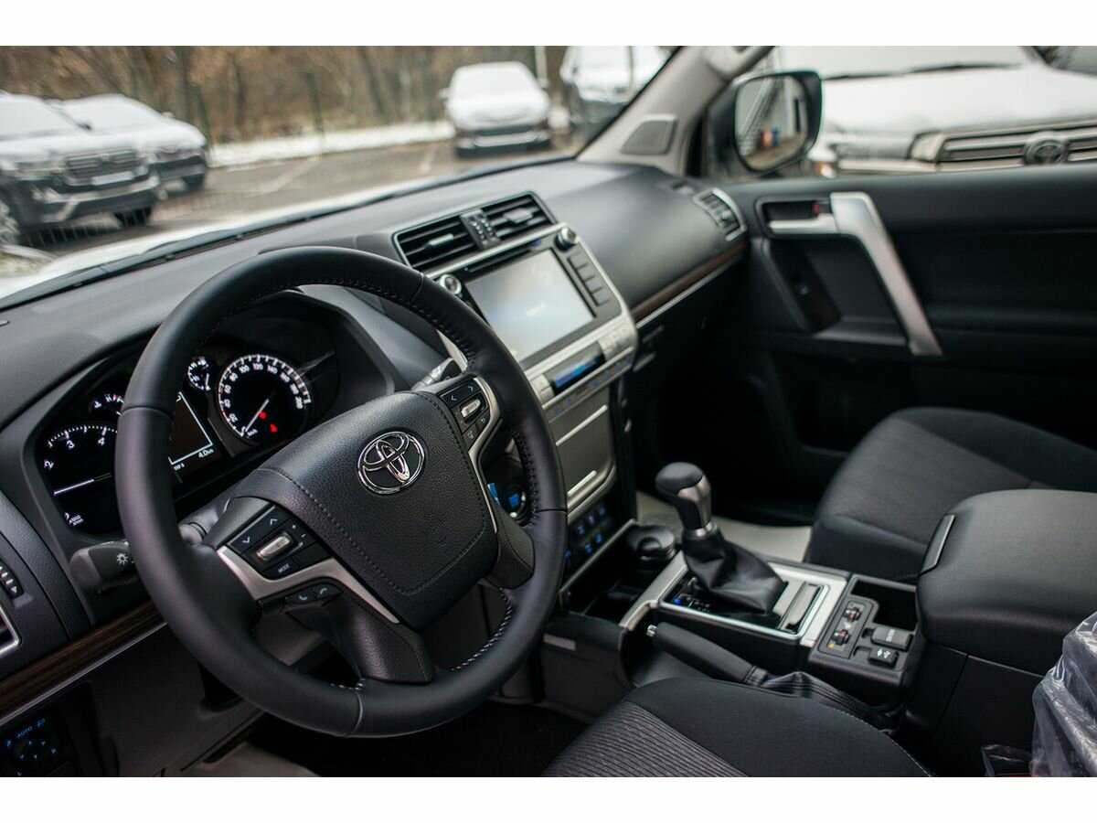 Эффект рукоприкладства: тест-драйв обновленного toyota land cruiser prado 2,8d at